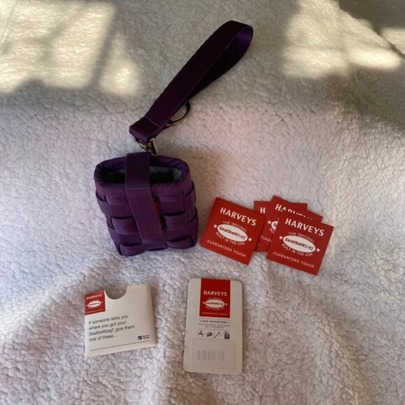 New with tags Harveys Seatbelt keychain bag in Mulberry - Picture 1 of 15